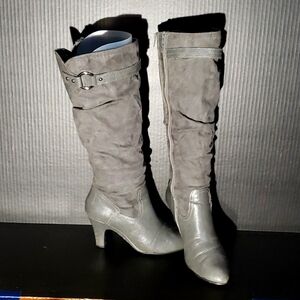 Aerosoles Women's Heelrest Paperweight Boot. Gray. Size 9.